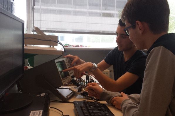En STI2D, on aborde la programmation en C/C++ et python, la conception des interfaces homme/machine, etc. En STI2D, on aborde la programmation en C/C++ et python, la conception des interfaces homme/machine, etc.