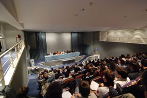 Une réunion de parrainage est organisée chaque anée au Lycée Raspail (Paris 14) avec les anciens élèves de PT