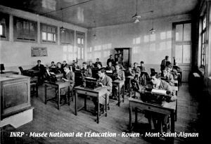 en 1948 d'appeler l'École "Alexandre Bachelet