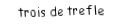 Je suis une carte à jouer. Je suis entre le deux et le quatre, je suis noir mais pas de pique.