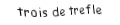 Je suis une carte. Je suis entre le deux et le quatre, je suis noir mais pas de pique.